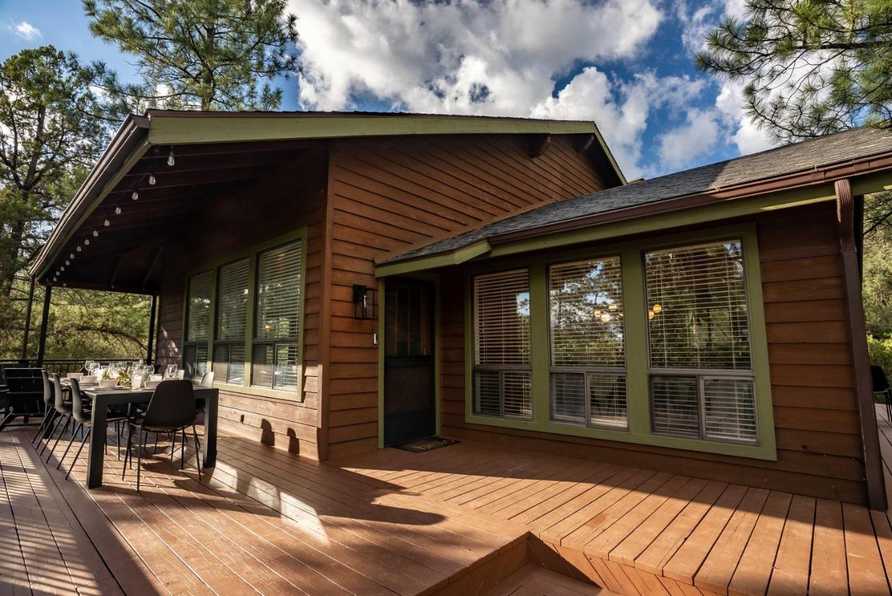 Modern Pine Cabin With Wraparound Deck And Forest View Exterior foto